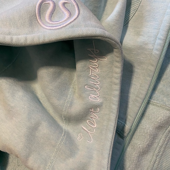 Lululemon Scuba Hoodie - Picture 5 of 8